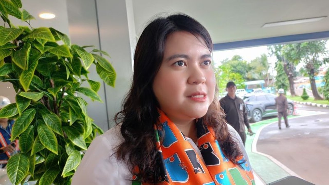 Penerima KJP Plus tetap diprioritaskan bagi siswa tidak mampu dan terdaftar di DTKS DKI Jakarta, meskipun nilai rapor minimal 70 juga dipertimbangkan sebagai syarat tambahan.