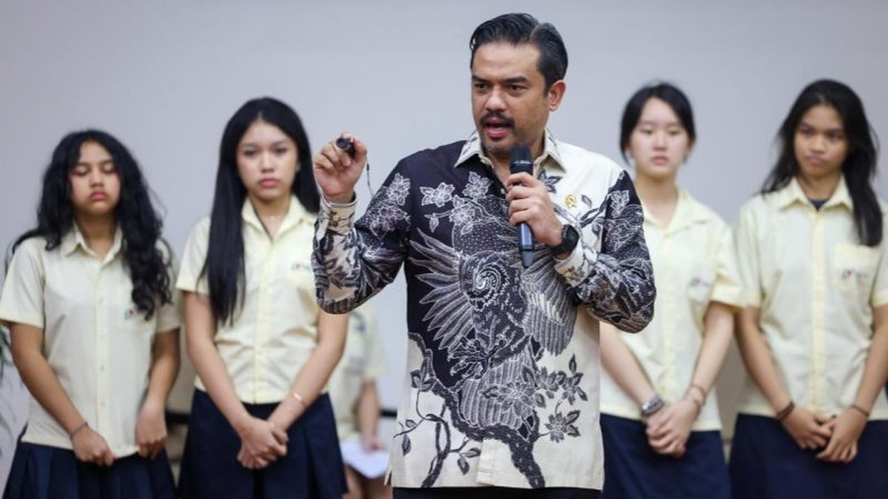 Menteri UMKM, Maman Abdurrahman, menekankan pentingnya menanamkan semangat kewirausahaan sejak dini untuk mengurangi pengangguran dan memperkuat ekonomi Indonesia di tengah bonus demografi.