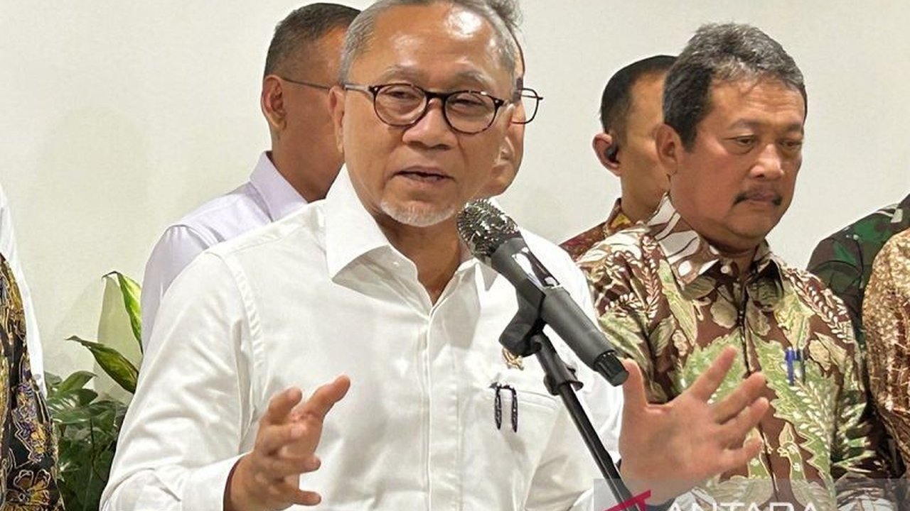 Pemerintah Indonesia melibatkan BUMN untuk mengimpor 200 ribu ton daging sapi dan kerbau guna mencegah penyakit mulut dan kuku, sekaligus menstabilkan harga pangan sesuai arahan Presiden.