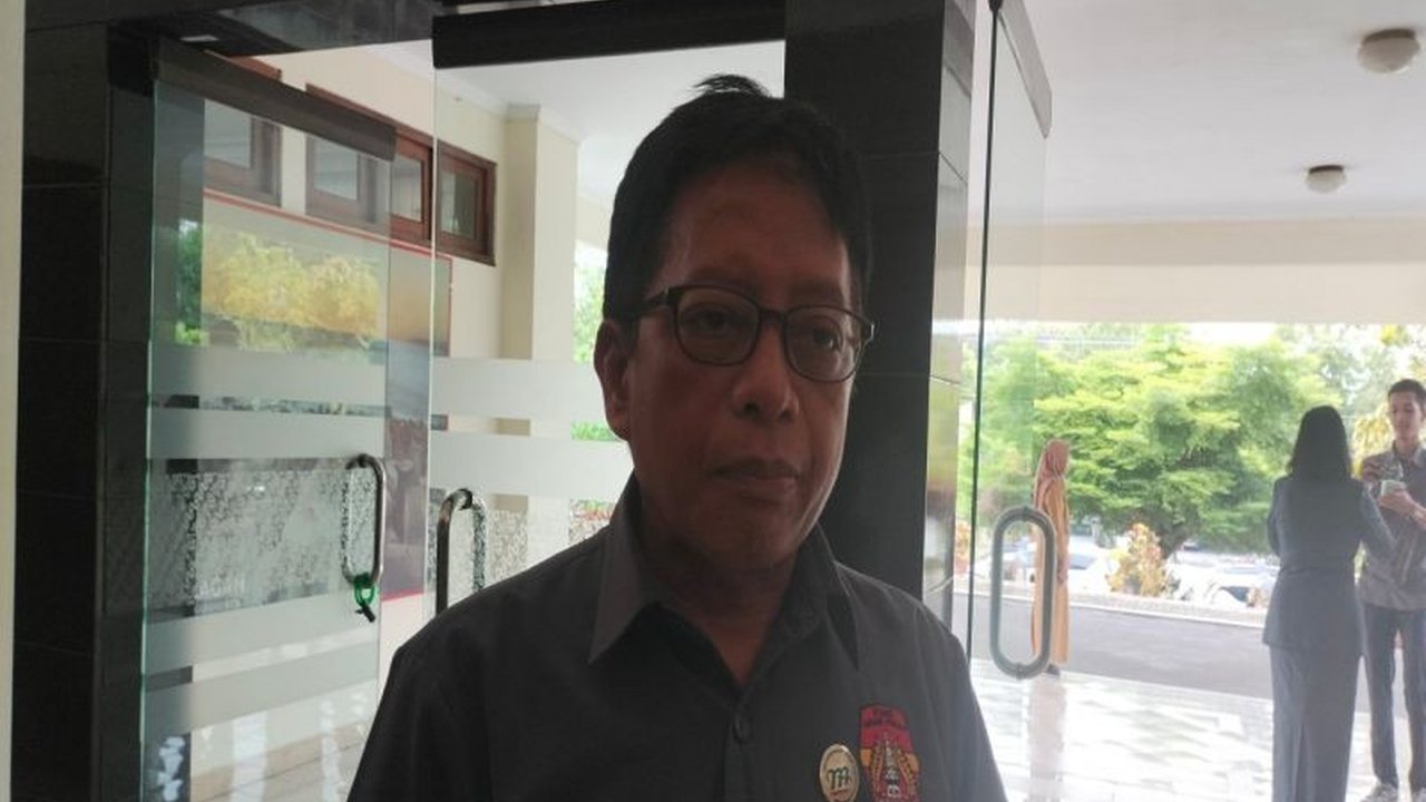 Pemerintah Kulon Progo menunda 29 proyek padat karya senilai Rp2,9 miliar akibat instruksi efisiensi anggaran dari pemerintah pusat, yang berdampak pada program prioritas untuk mengurangi kemiskinan dan pengangguran.