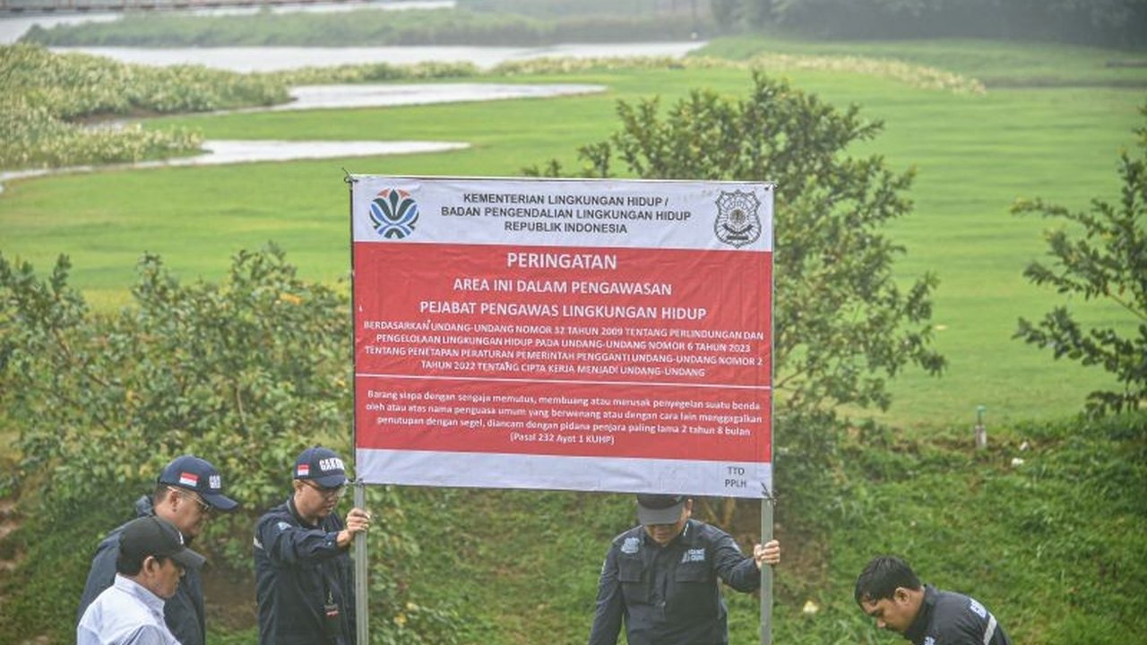 Kementerian Lingkungan Hidup (KLH) menyegel proyek KEK Lido di Jawa Barat karena pelanggaran lingkungan, termasuk pengelolaan air hujan yang buruk dan pembukaan lahan yang menyebabkan pendangkalan Danau Lido.