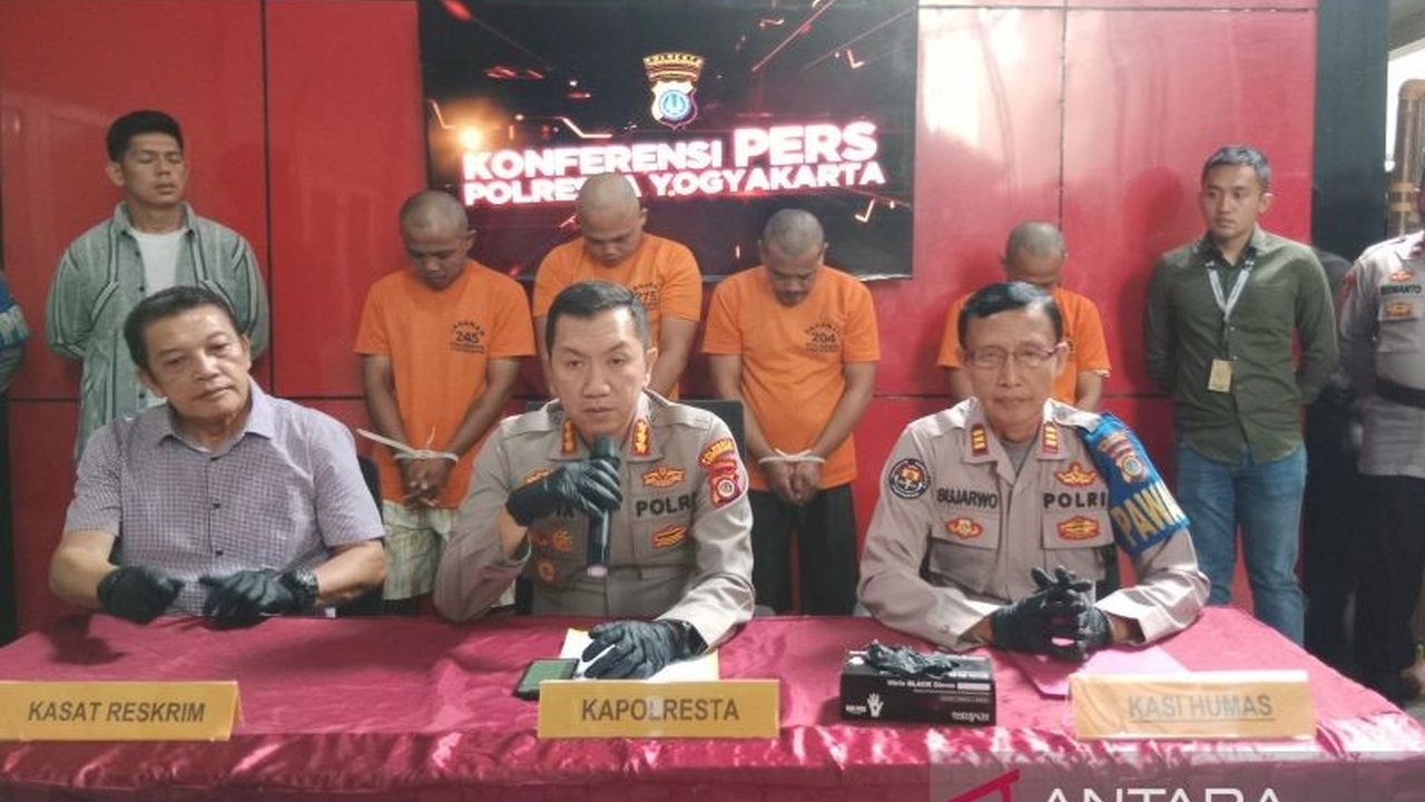 Polresta Yogyakarta meringkus sindikat pencurian sepeda motor yang beroperasi di Yogyakarta dan Sleman, dengan 4 tersangka yang memiliki peran berbeda dan 11 motor berhasil disita.