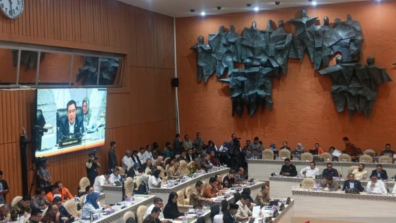 DPR RI mendesak pendalaman dampak efisiensi anggaran terhadap program Astacita ke-6, khususnya pembangunan infrastruktur desa, setelah pemotongan anggaran signifikan di Kementerian Desa dan PUPR.