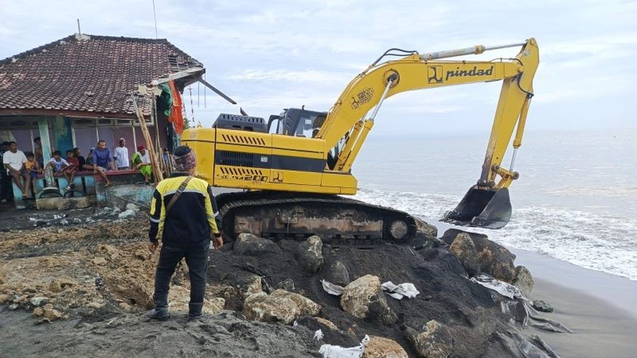 Pemkot Mataram Bangun Tanggul Darurat Rp600 Juta untuk Cegah Abrasi Pantai