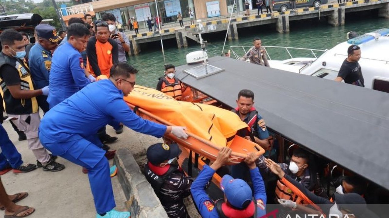Polisi di Manggarai Barat, NTT, menyelidiki kematian seorang wanita yang ditemukan di Pantai Long Pink, Taman Nasional Komodo, pada Kamis, 2 Januari 2025, sementara penyebab kematian dan identitas korban masih belum diketahui.