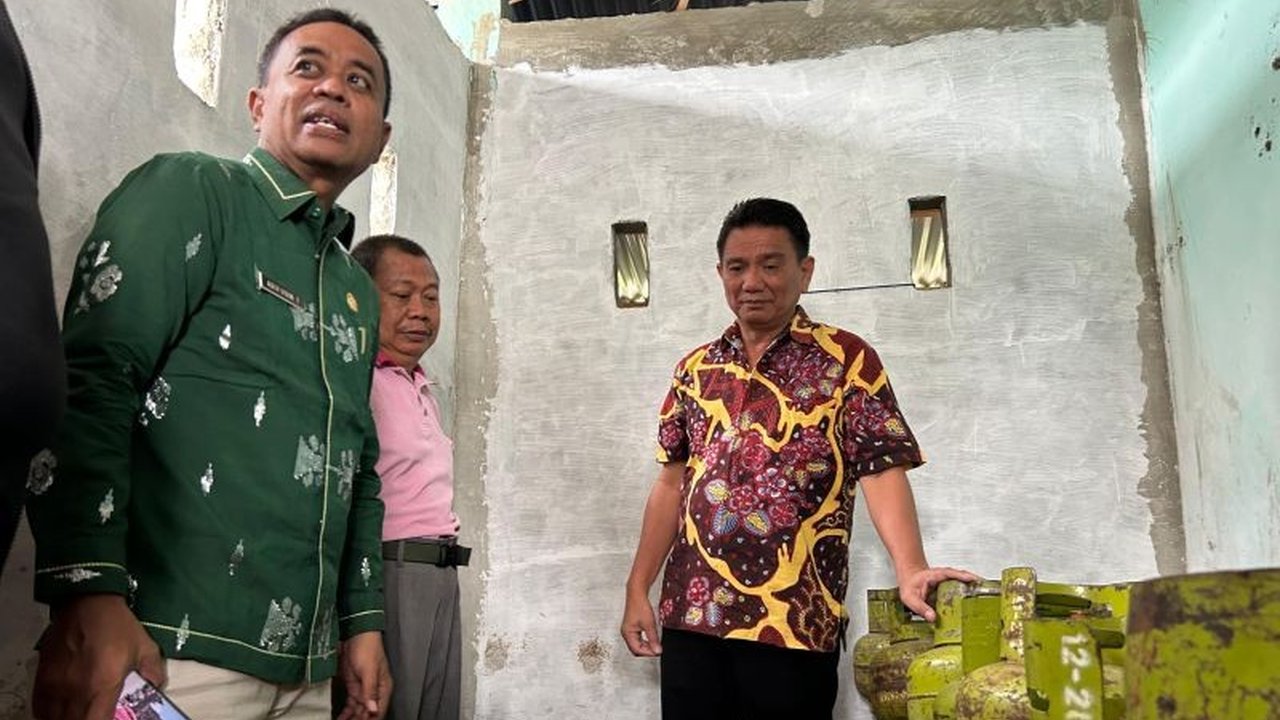 Disperindag Kota Palu melakukan sidak pangkalan LPG 3 kg, memastikan stok aman dan harga sesuai HET; ditemukan pelanggaran harga, penjual diingatkan dan terancam penutupan.