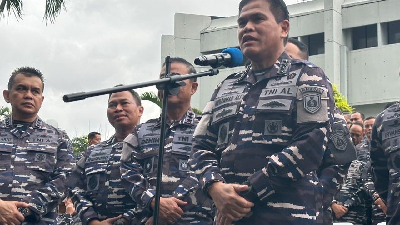 Kepala Staf TNI Angkatan Laut (KSAL) Laksamana TNI Muhammad Ali mengumumkan bahwa pembongkaran pagar laut di perairan Tangerang tinggal 8 kilometer lagi dari total 30,16 kilometer, selaras dengan arahan Presiden untuk membantu kesulitan nelayan.