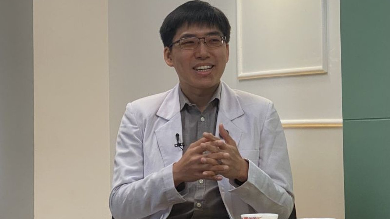 Ikatan emosional yang kuat antara orang tua dan anak terbukti efektif mencegah adiksi gawai, didukung dengan pendampingan dan aktivitas bersama yang berkualitas.