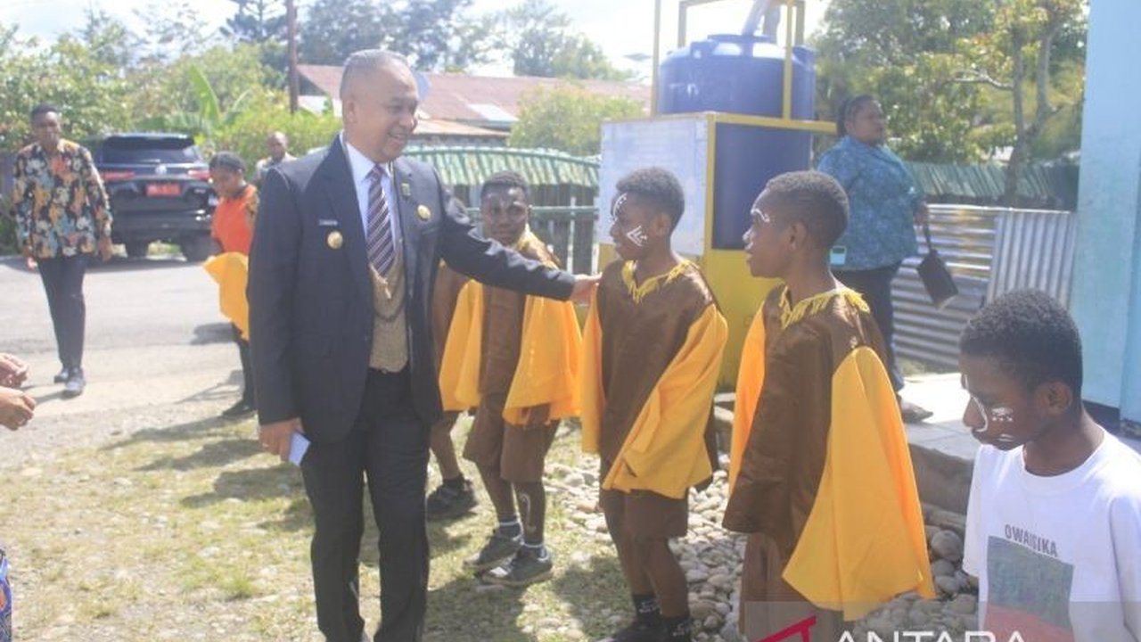 Pemerintah Provinsi Papua Pegunungan menunjuk tiga OPD, yaitu Dinas Pendidikan, Pertanian, dan Perdagangan, untuk mendukung penuh kesuksesan program Makan Bergizi Gratis (MBG) 2025, yang bertujuan meningkatkan gizi anak sekolah dan pertumbuhan ekonomi lok