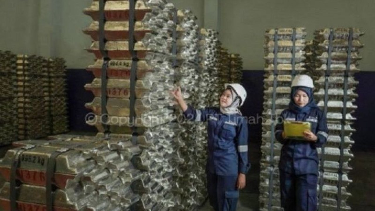 Ekspor timah dan non-timah Bangka Belitung anjlok 36,07 persen di Desember 2024 menjadi 145,69 juta dolar AS, terutama disebabkan oleh penurunan ekspor timah ke Tiongkok.