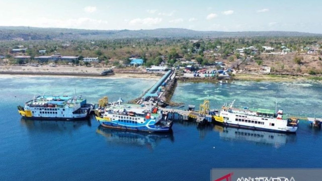 PT ASDP Ferry Indonesia Cabang Kupang menunda tiga rute penyeberangan akibat cuaca ekstrem di NTT, demi keselamatan pelayaran,  penundaan ini telah berlangsung sejak 31 Januari dan informasi disampaikan melalui media sosial.