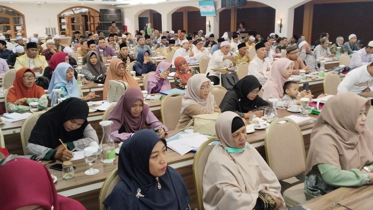 Pemkot Palembang berkolaborasi dengan MUI melatih 150 dai dari 18 kecamatan untuk meningkatkan kemampuan dakwah profesional mereka, guna menjaga kerukunan dan memberikan pendidikan karakter kepada warga, terutama anak-anak.