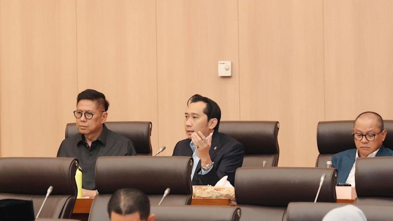 Wakil Ketua MPR, Edhie Baskoro Yudhoyono, mengusulkan insentif bagi perusahaan yang menjaga lingkungan dan sanksi tegas bagi yang melanggar, demi menciptakan Indonesia yang asri dan berkelanjutan.