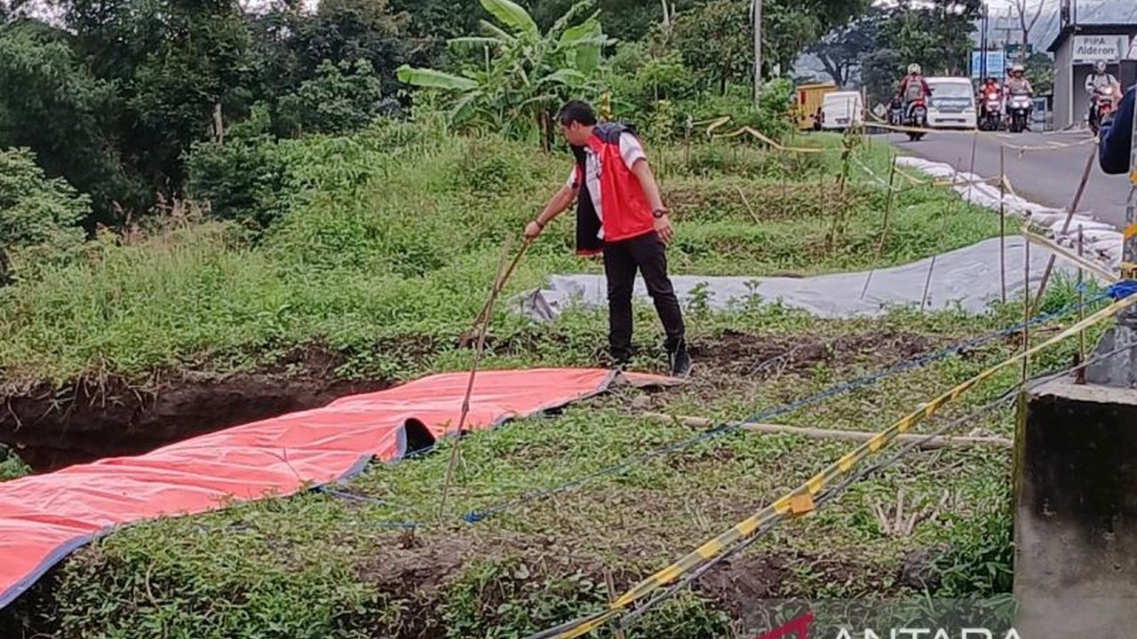 BPBD Temanggung mengingatkan warga di lereng gunung untuk waspada potensi longsor dan mengungsi jika menemukan tanda-tanda bahaya, khususnya di 14 kecamatan rawan bencana.