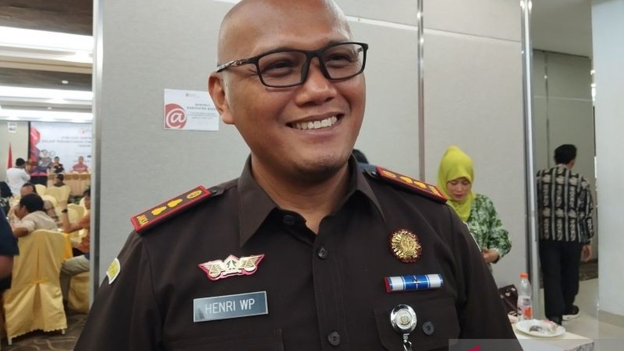 Kejari Kudus menargetkan pelimpahan kasus korupsi pembangunan SIHT Kudus senilai Rp9,16 miliar ke Pengadilan Tipikor Semarang pada akhir Februari 2025, dengan dua tersangka dan kerugian negara sekitar Rp5,25 miliar.