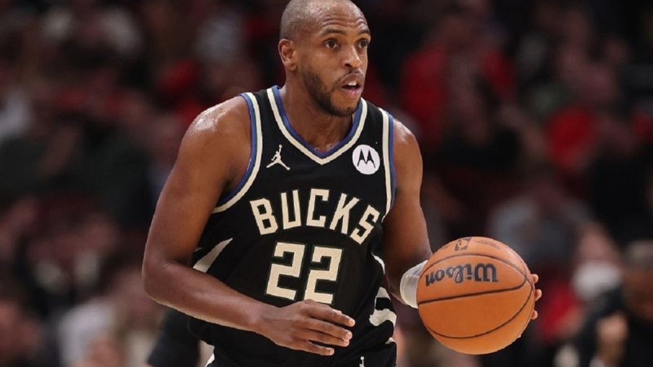 Milwaukee Bucks telah melakukan pertukaran mengejutkan dengan Washington Wizards, mengirim Khris Middleton dan mendapatkan Kyle Kuzma dalam upaya meningkatkan performa tim di sisa musim NBA.
