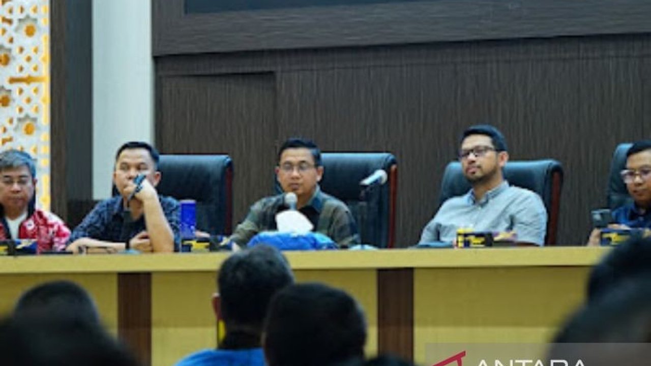 Pemerintah Kota Banjarmasin menetapkan status tanggap darurat sampah setelah penutupan TPAS Basirih, memaksa solusi kreatif untuk mengatasi krisis sampah yang membengkak.