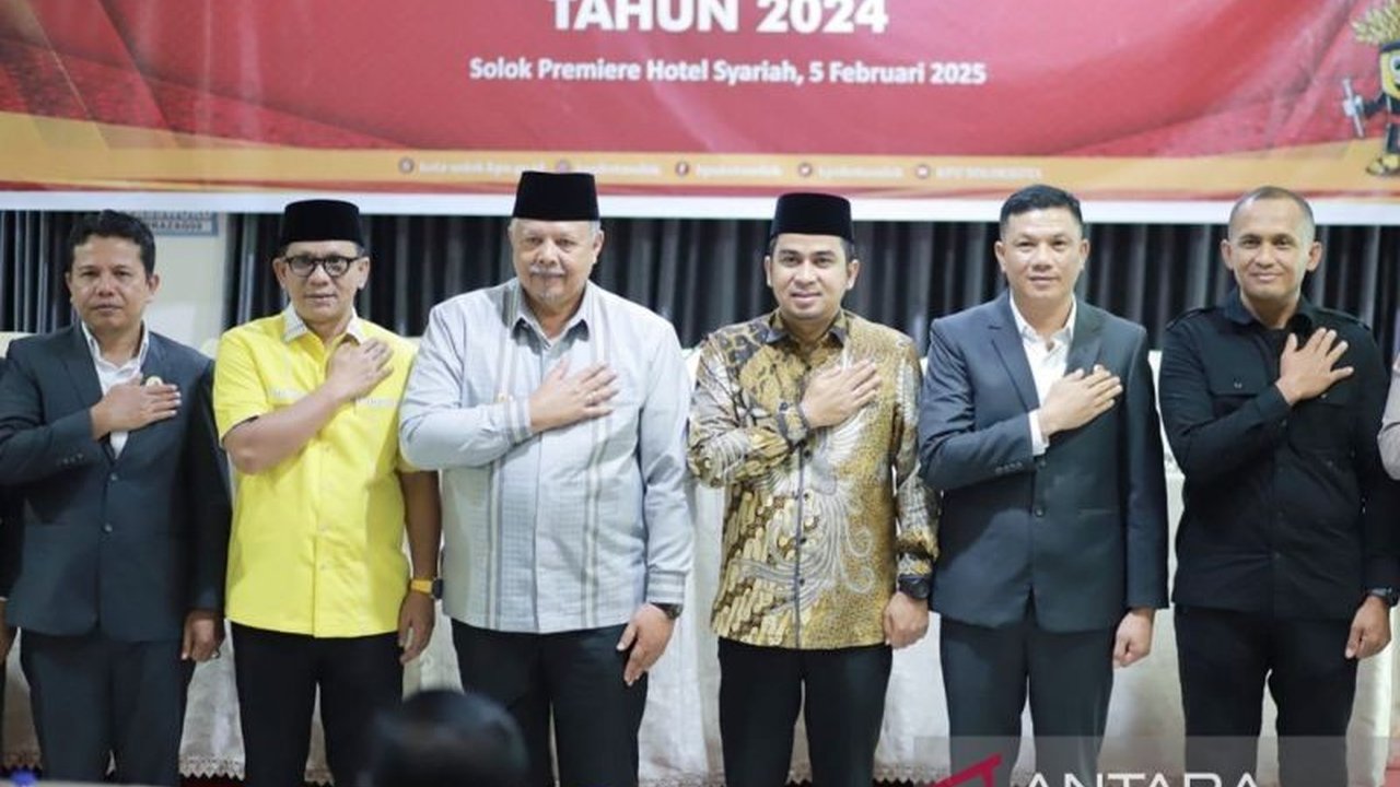 KPU Kota Solok menetapkan Ramadhani Kirana Putra dan Suryadi Nurdal sebagai Wali Kota dan Wakil Wali Kota terpilih setelah Mahkamah Konstitusi menolak gugatan Pilkada 2024.