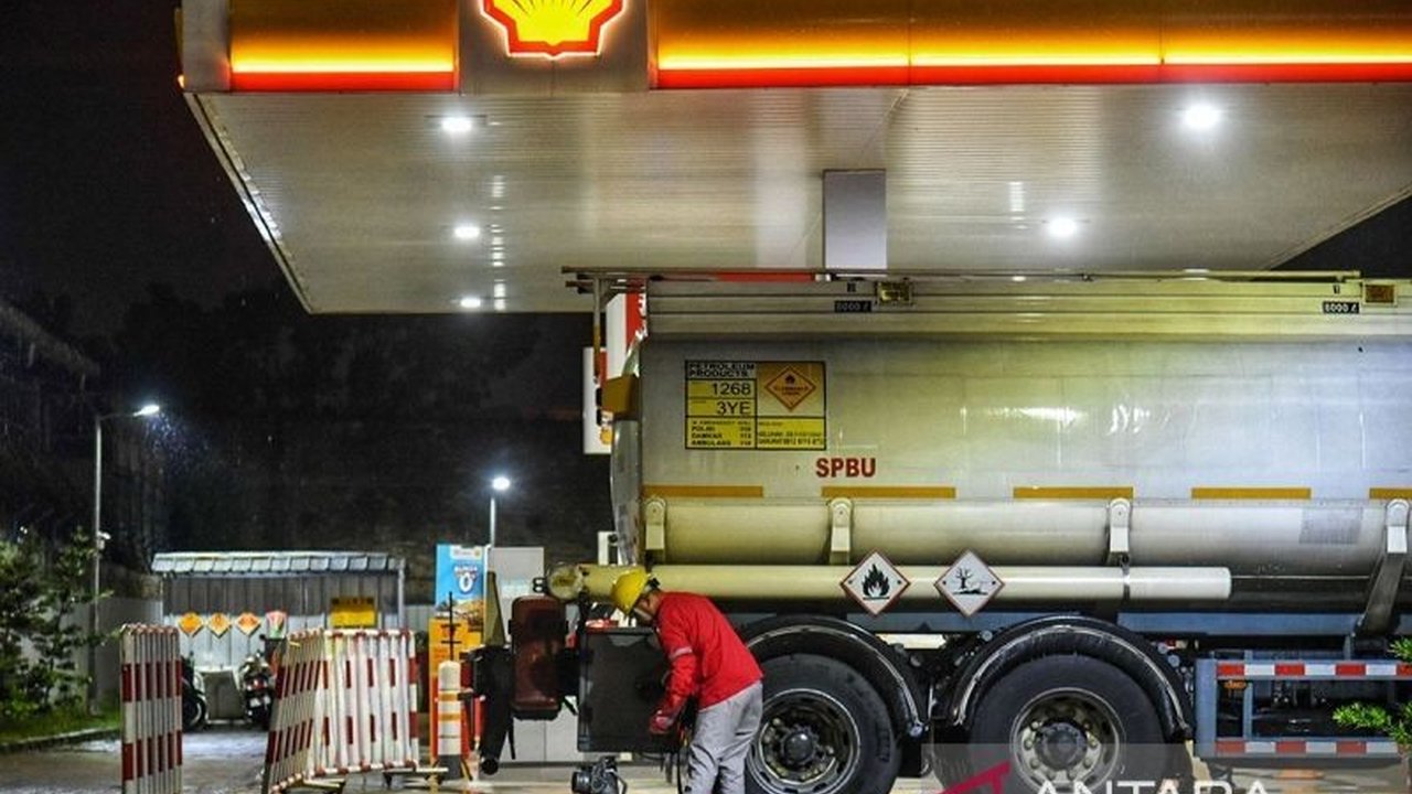 Berita ekonomi terkini mencakup target subsidi rumah 220 ribu unit, ketersediaan BBM Shell, wacana WFA untuk mengurai kepadatan mudik, kajian mobil listrik Maung Pindad, dan kepastian gaji ke-13 dan 14 ASN.