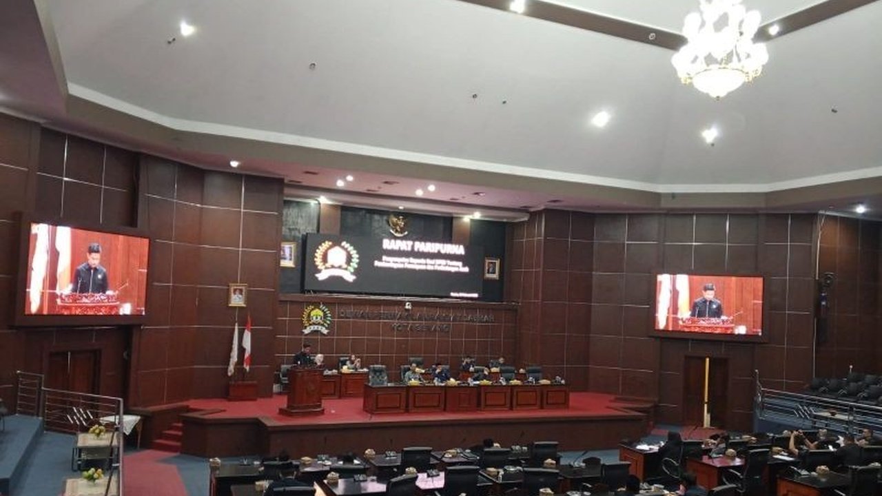 DPRD Kota Serang mengusulkan Raperda Pemberdayaan Perempuan dan Perlindungan Anak untuk mengatasi 64 kasus kekerasan seksual pada tahun 2024 dan mencegah diskriminasi serta eksploitasi terhadap perempuan dan anak.