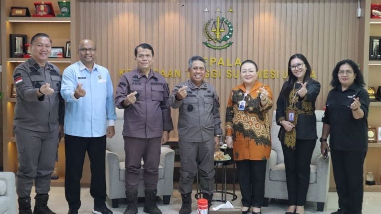 BKKBN Sulawesi Utara berkolaborasi dengan Kejaksaan Tinggi Sulawesi Utara untuk mempercepat penurunan angka stunting melalui program Gerakan Orang Tua Asuh Cegah Stunting (Genting), ditandai dengan rencana penandatanganan MoU sebelum Februari 2025.