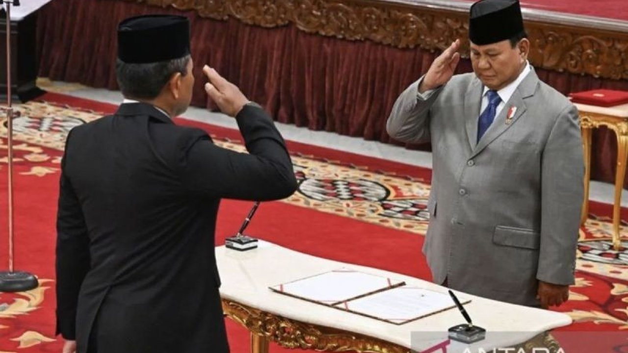 Presiden Prabowo Subianto memimpin sidang perdana Dewan Pertahanan Nasional (DPN) di Istana Bogor dan memberikan pengarahan kepada para Komandan Satuan TNI.