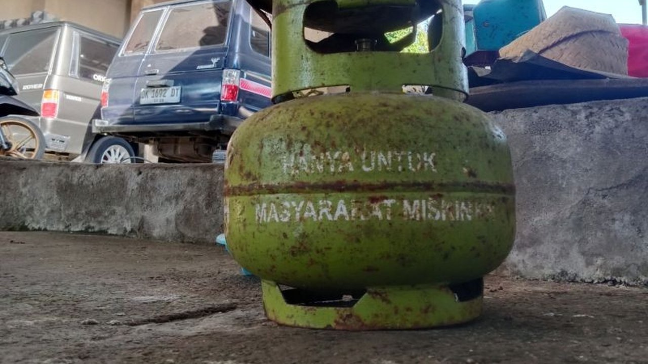 Pemerintah Lombok Tengah memastikan stok LPG 3 Kg aman menjelang Ramadhan 2025, meskipun kebijakan pembelian masih menunggu petunjuk teknis dari pemerintah pusat terkait penataan pengecer menjadi sub pangkalan.