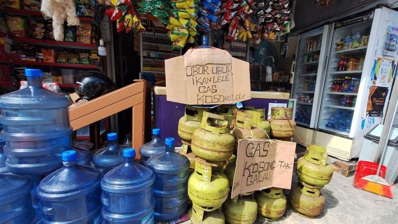 Dinas Perdagangan Balikpapan melarang usaha menengah ke atas menggunakan elpiji 3 kg bersubsidi, kebijakan ini bertujuan agar subsidi tepat sasaran bagi warga kurang mampu dan usaha mikro, serta mencegah penyalahgunaan.