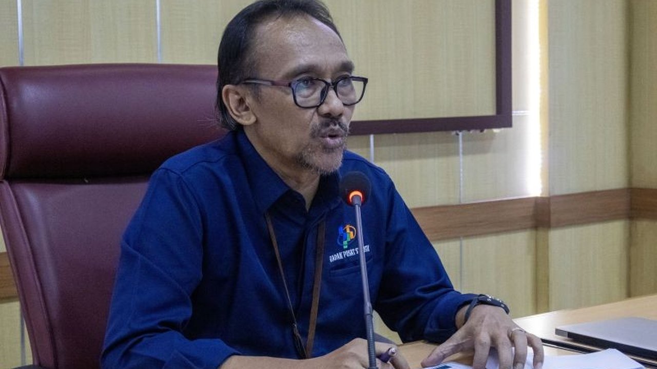 Neraca perdagangan Sumatera Barat surplus 1,71 miliar dolar AS di 2024, didorong komoditas unggulan dan peningkatan sektor pariwisata, serta diprediksi pertumbuhan ekonomi yang lebih tinggi di 2025.