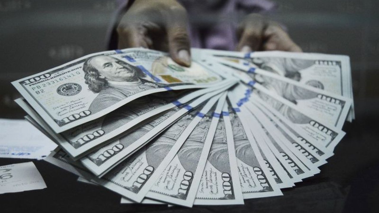 Bank Indonesia (BI) laporkan cadangan devisa Indonesia pada akhir Januari 2025 mencapai 156,1 miliar dolar AS, meningkat dari bulan sebelumnya dan cukup untuk membiayai impor selama 6,7 bulan.