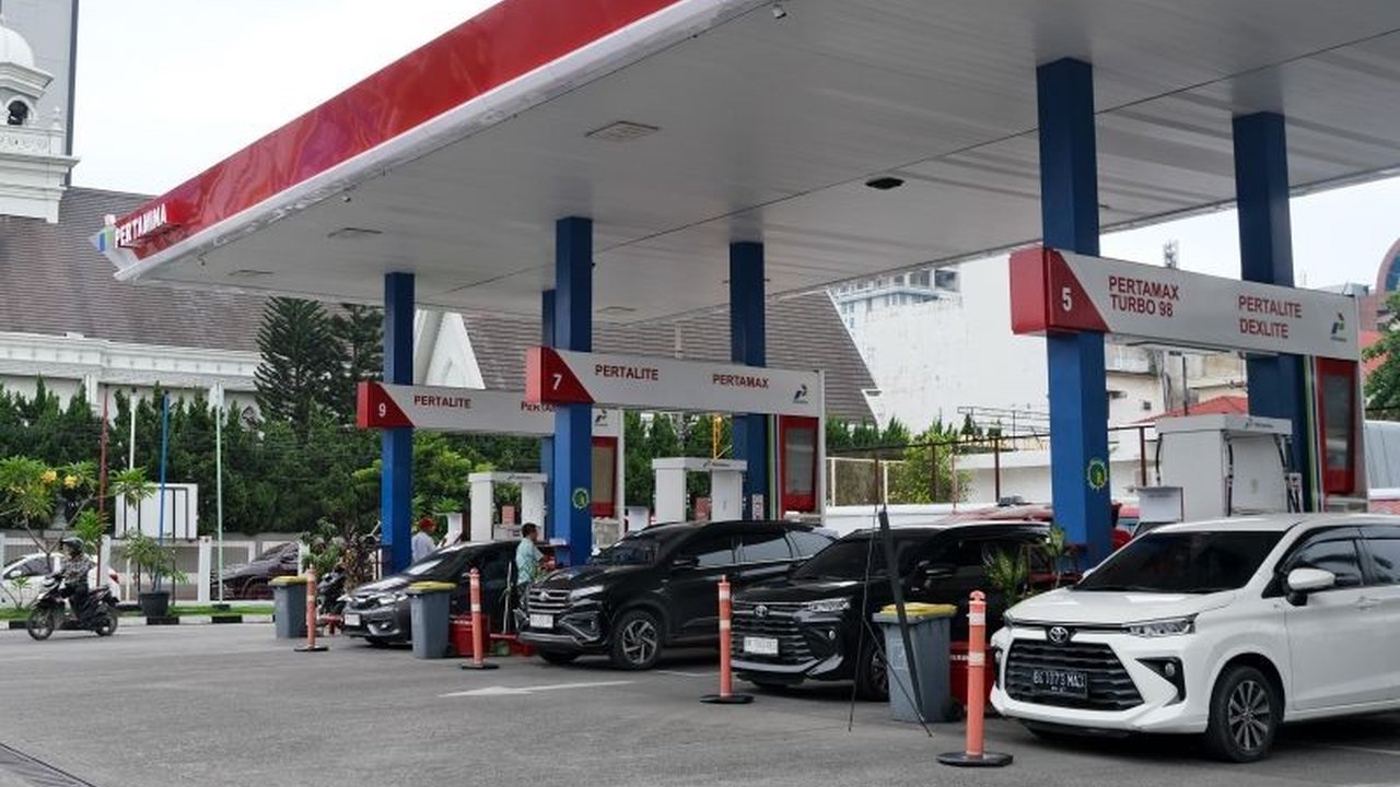 DPRD Sumatera Barat bersama Bapenda mengusulkan pembatasan BBM subsidi bagi kendaraan luar daerah untuk meningkatkan pendapatan daerah dan menjamin ketersediaan BBM bagi warga Sumbar, dengan mengacu pada kebijakan serupa di Bangka Belitung.