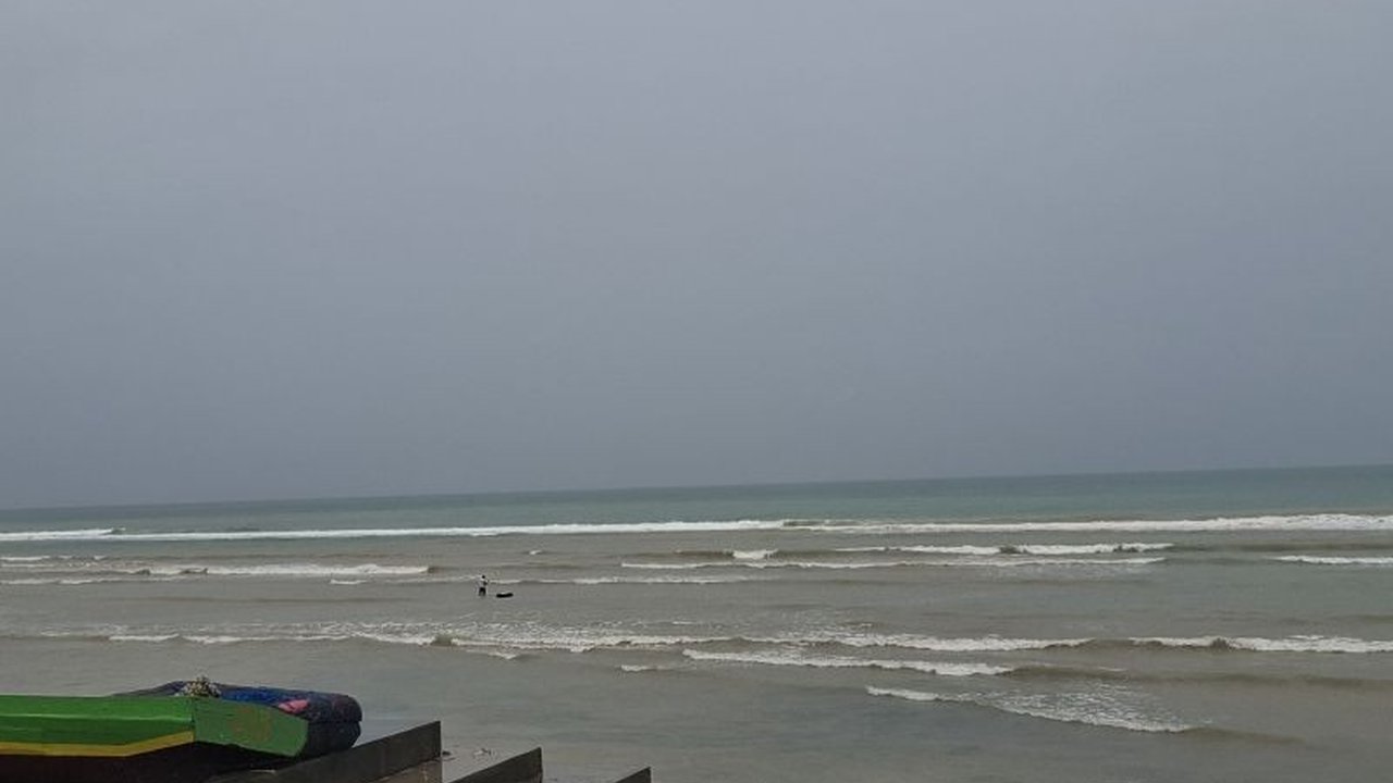 BMKG Stasiun Meteorologi El Tari Kupang mengimbau masyarakat Nusa Tenggara Timur untuk mewaspadai cuaca ekstrem berupa hujan lebat dan angin kencang yang diperkirakan berlangsung hingga 11 Februari 2024.