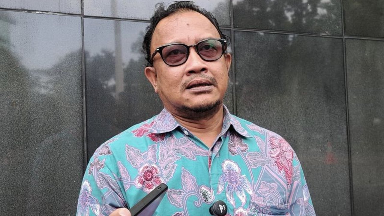 Komisi Kepolisian Nasional (Kompolnas) akan mengawasi sidang etik mantan Kasat Reskrim Jaksel, AKBP Bintoro, dan empat oknum polisi lain untuk mengungkap dugaan pemerasan dan keterlambatan penanganan kasus.