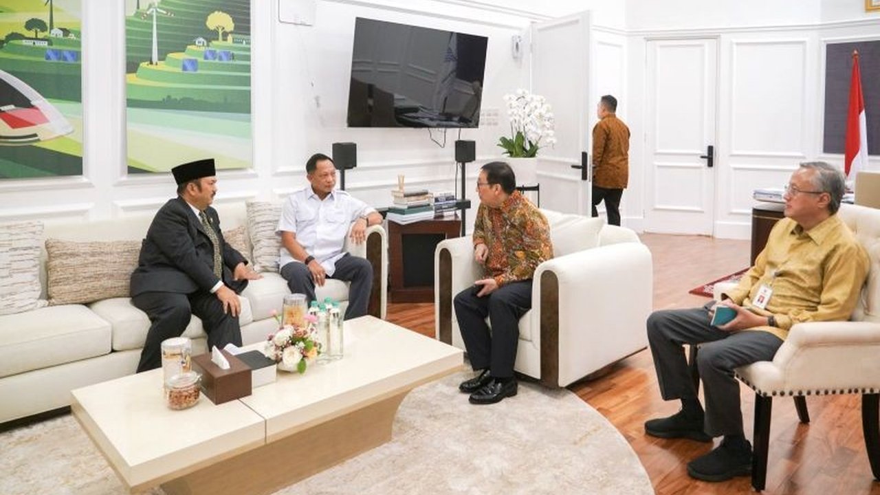 Menteri PPN/Bappenas, Rachmat Pambudy, menyoroti manfaat sistem Single Identity Number (SIN) dalam pengelolaan data, mencegah kebocoran, dan mendukung program pemerintah dengan kebijakan yang tepat sasaran.