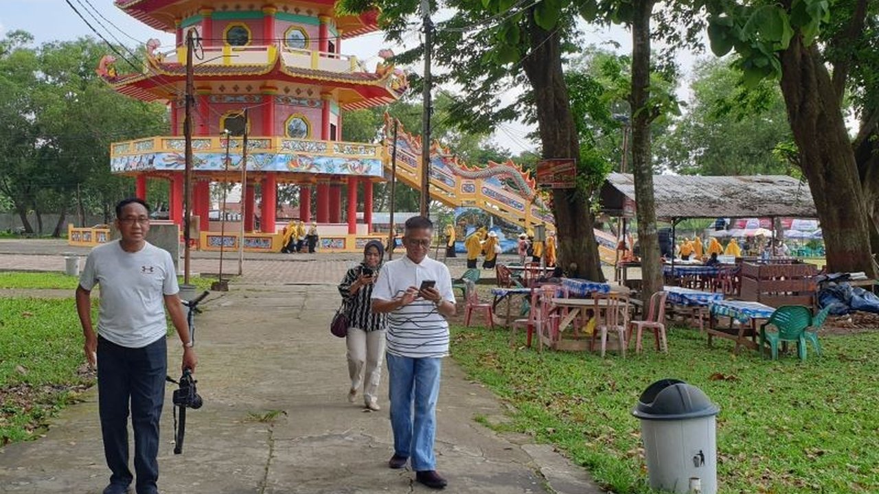 Perayaan Cap Go Meh di Pulau Kemaro, Palembang, dimajukan menjadi 10-11 Februari 2025 karena surutnya Sungai Musi, demi kelancaran akses transportasi pengunjung.