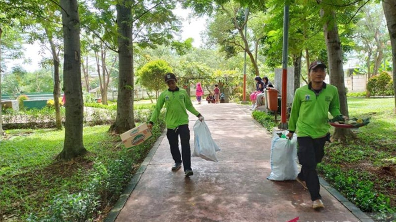 Pemerintah Kota Jakarta Timur menyiapkan dua taman, Taman Simpang UKU dan Taman Humaniora, untuk beroperasi 24 jam, menunggu izin dari Pemprov DKI Jakarta dan berbagai persiapan keamanan dan fasilitas.
