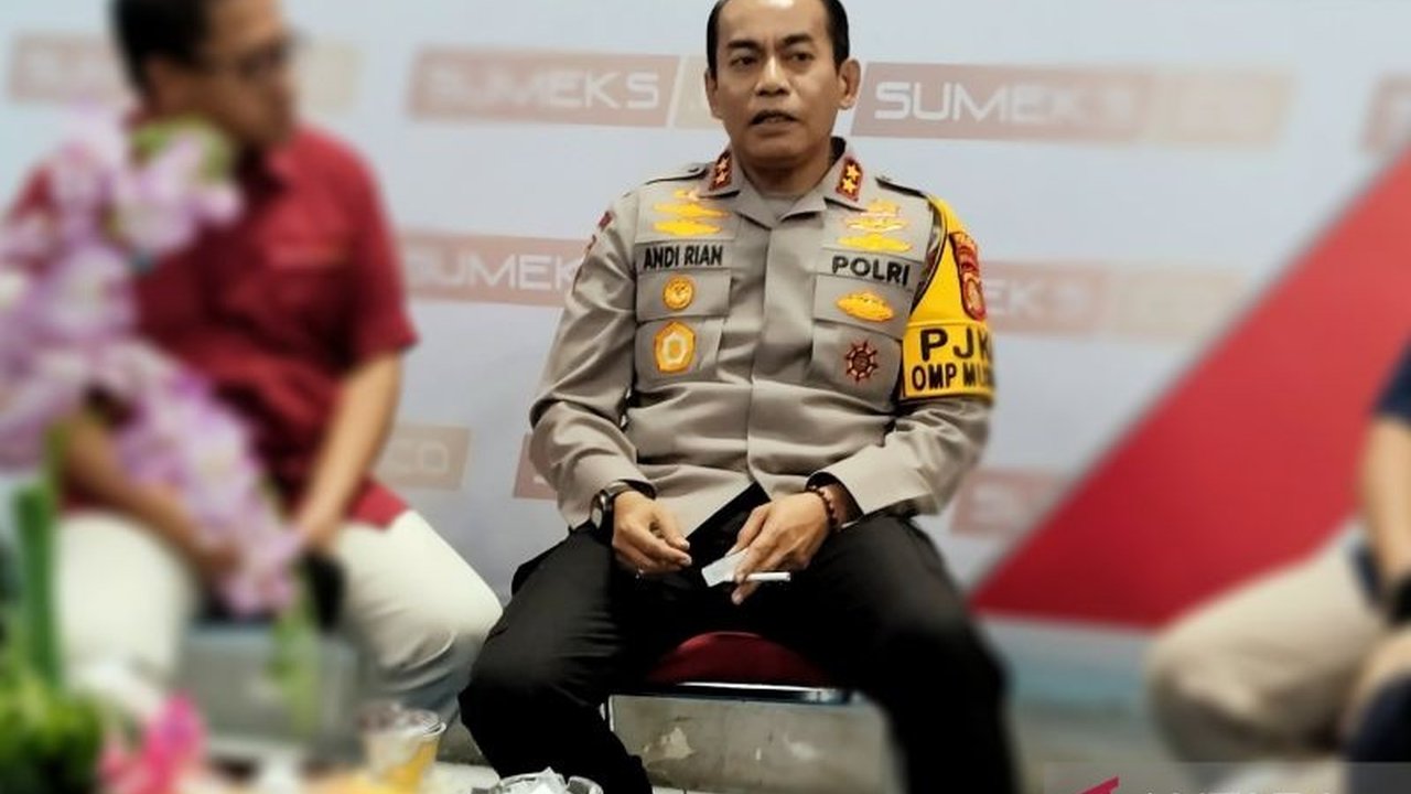 Kapolda Sumsel, Irjen Pol. Andi Rian, memberikan imbauan kepada masyarakat agar tidak percaya pada tawaran bantuan masuk Polri yang meminta imbalan uang, karena proses rekrutmennya gratis dan transparan.