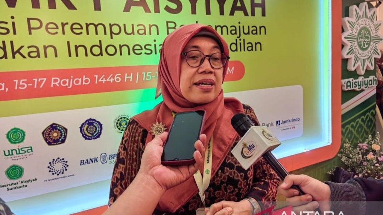 Pimpinan Pusat Aisyiyah kembali menegaskan penolakannya terhadap sunat perempuan karena lebih banyak mudharatnya daripada manfaatnya dan menggencarkan kampanye edukasi untuk menghentikan praktik tersebut.