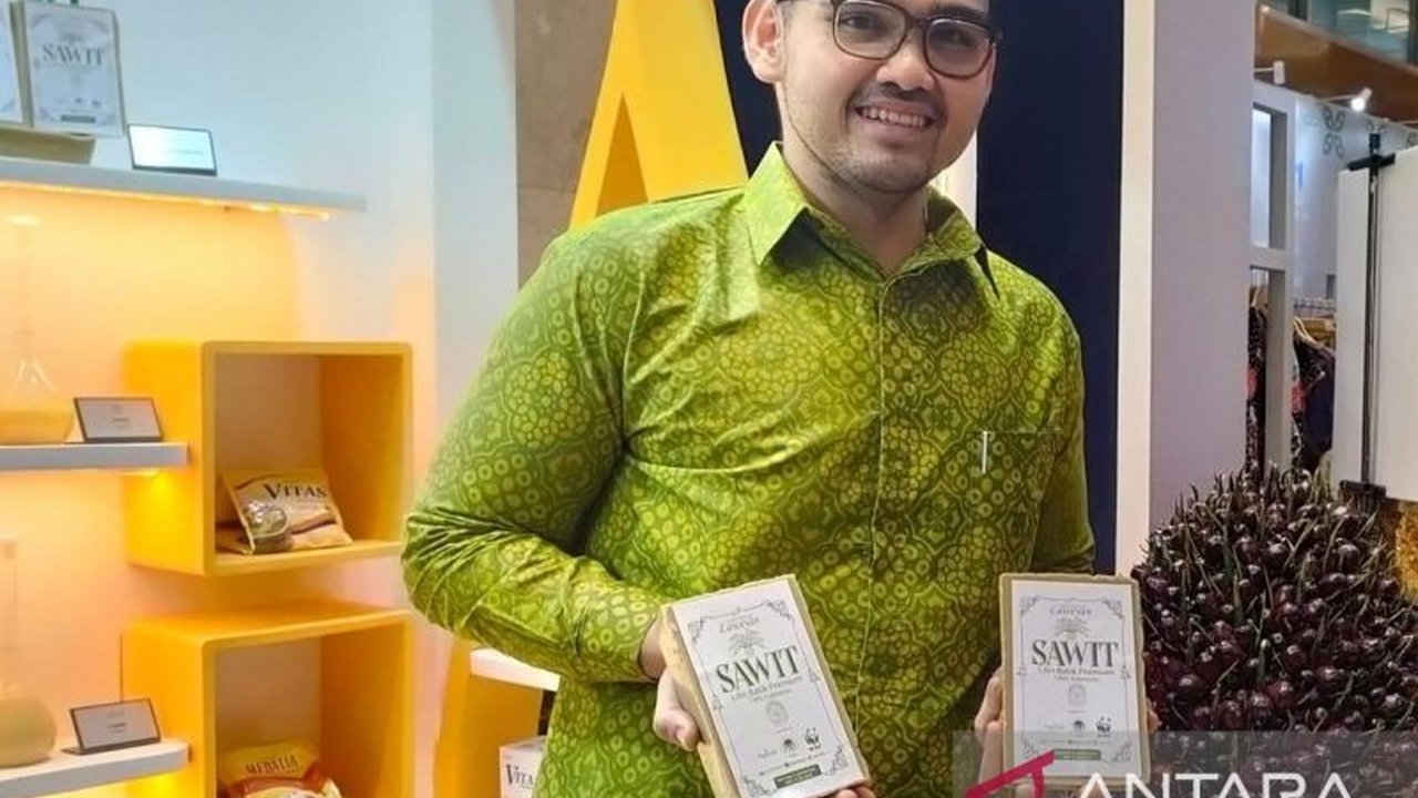 Apical Group berkolaborasi dengan WWF-Indonesia dan FPKBL meluncurkan lilin batik berbahan sawit berkelanjutan di INACRAFT 2025, mendorong hilirisasi sawit dan praktik bisnis ramah lingkungan.