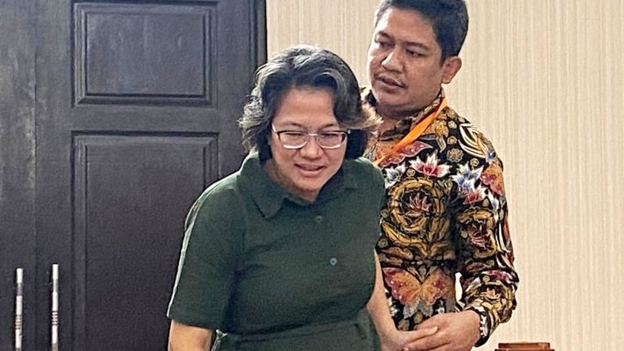 Mantan narapidana kasus suap Harun Masiku, Agustiani Tio Fridelina, mengaku ditawari Rp2 miliar oleh orang tak dikenal sebelum diperiksa KPK terkait kasus Sekjen PDI Perjuangan Hasto Kristiyanto.