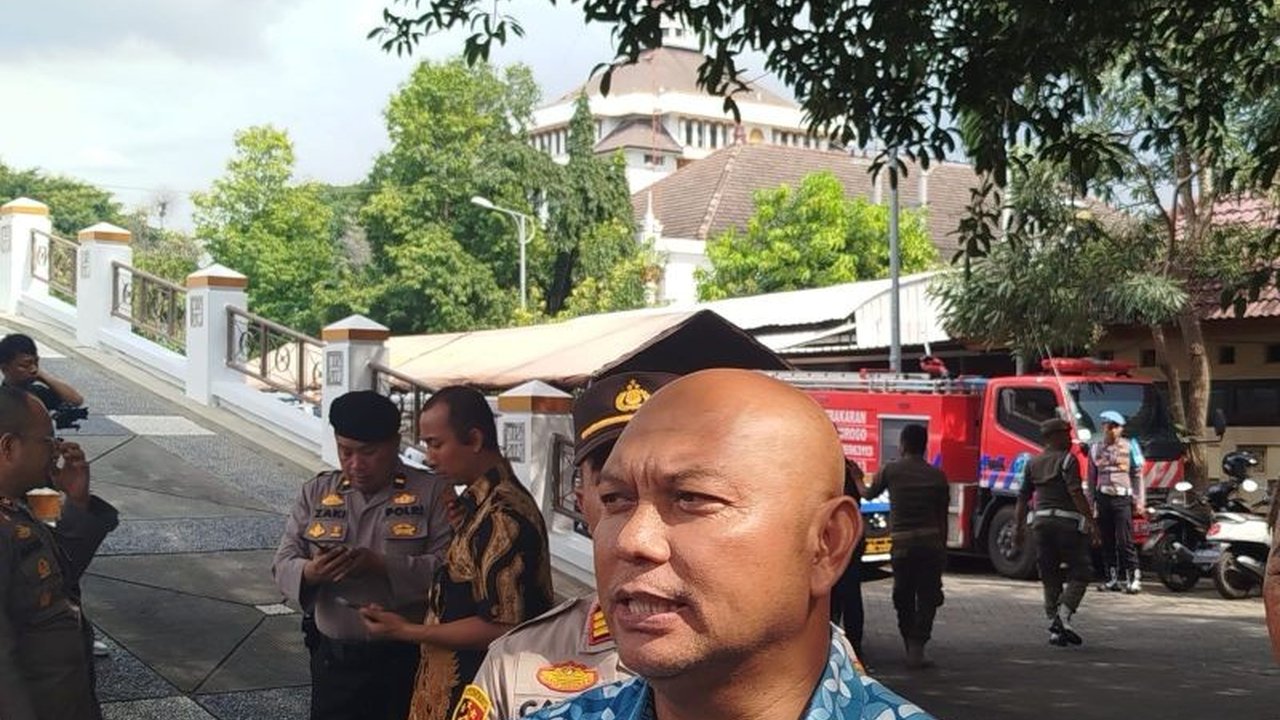 Polres Ponorogo resmi meningkatkan status kasus keracunan massal di Ponorogo, Jawa Timur, yang mengakibatkan satu korban meninggal dan puluhan lainnya sakit, menjadi penyidikan setelah uji laboratorium menemukan bakteri dalam sampel makanan.