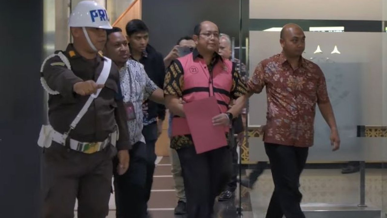 Kejaksaan Agung menetapkan Dirjen Anggaran Kemenkeu, Isa Rachmatarwata, sebagai tersangka kasus korupsi Jiwasraya periode 2008-2018, dengan kerugian negara mencapai Rp16,8 triliun; Kemenkeu menyatakan menghormati proses hukum.