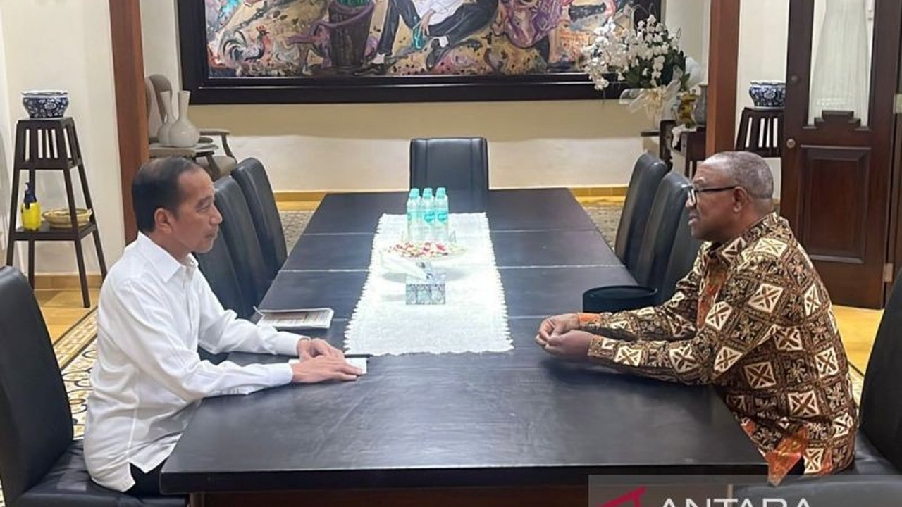 Peter Gregory Obi, politikus Nigeria, mengunjungi Solo untuk mempelajari kepemimpinan Jokowi,  terutama fokus pada pembangunan manusia Indonesia yang signifikan selama kepemimpinan Jokowi.