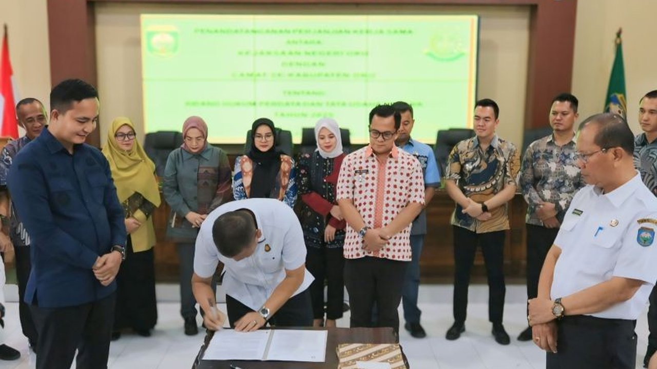 Pemkab OKU resmi menggandeng Kejari OKU untuk menangani permasalahan hukum perdata di tingkat kecamatan dan desa, guna meminimalisir penyimpangan dan meningkatkan efisiensi pemerintahan serta pembangunan.