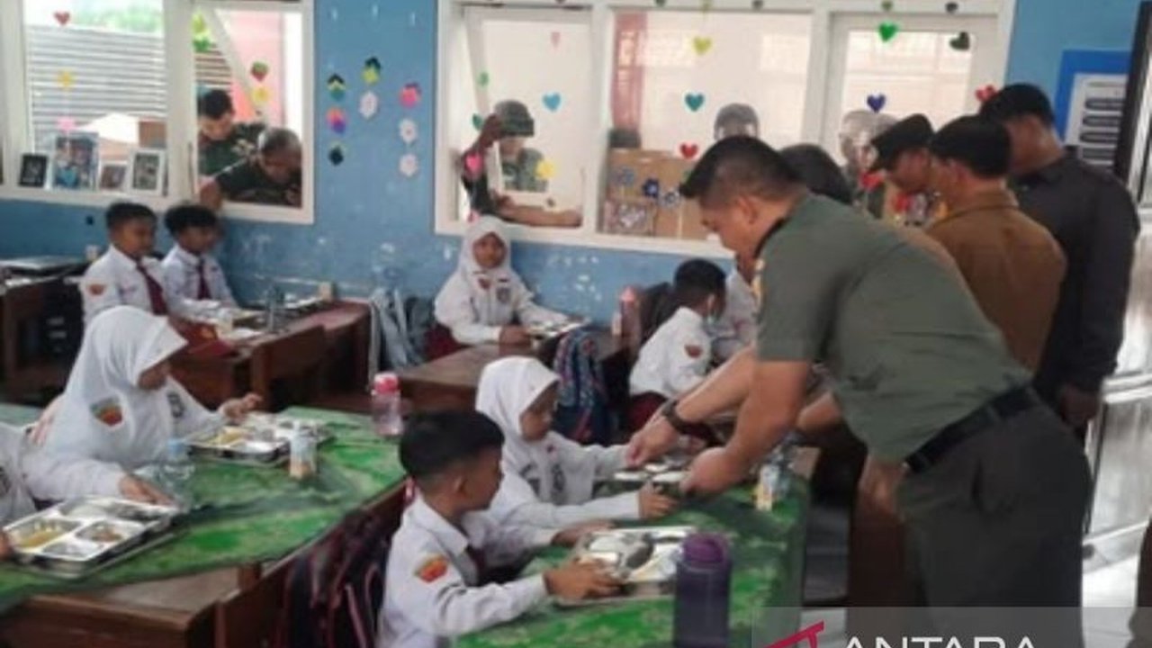 Program Makan Bergizi Gratis (MBG) di Pamekasan, Jawa Timur, melibatkan BUMDes dan koperasi desa untuk memberdayakan petani dan menghidupkan ekonomi desa, dengan fokus pada 38 BUMDes berbadan hukum.