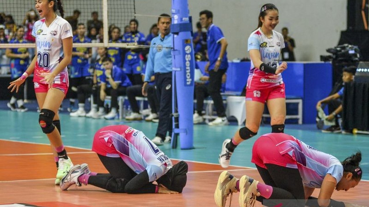 Dengan semangat juang tinggi dan strategi apik pelatih Danai, tim voli Livin Mandiri berhasil mengalahkan Jakarta Electric PLN dengan skor 3-1 di Proliga 2025, merebut posisi ketiga klasemen sementara.