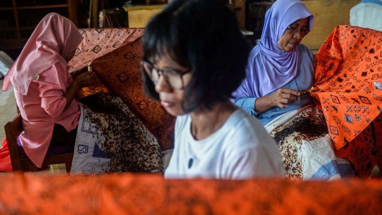 Pemerintah memberikan insentif pajak penghasilan (PPh) 21 ditanggung pemerintah (DTP) untuk pekerja di sektor padat karya dengan penghasilan di bawah Rp10 juta per bulan hingga Desember 2025.