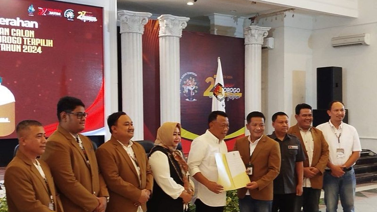 KPU Ponorogo menetapkan Sugiri Sancoko dan Lisdyarita sebagai Bupati dan Wakil Bupati terpilih setelah unggul dalam Pilkada 27 November 2023, kini fokus pembangunan daerah menjadi prioritas.