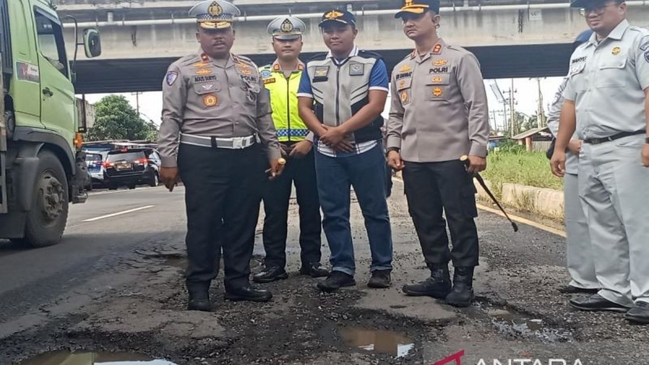 Korps Lalu Lintas Polri akan menindak tegas truk over dimensi dan over muatan yang menyebabkan kerusakan jalan dan rawan kecelakaan, berkolaborasi dengan Jasa Raharja dan stakeholder terkait untuk perbaikan jalan nasional.