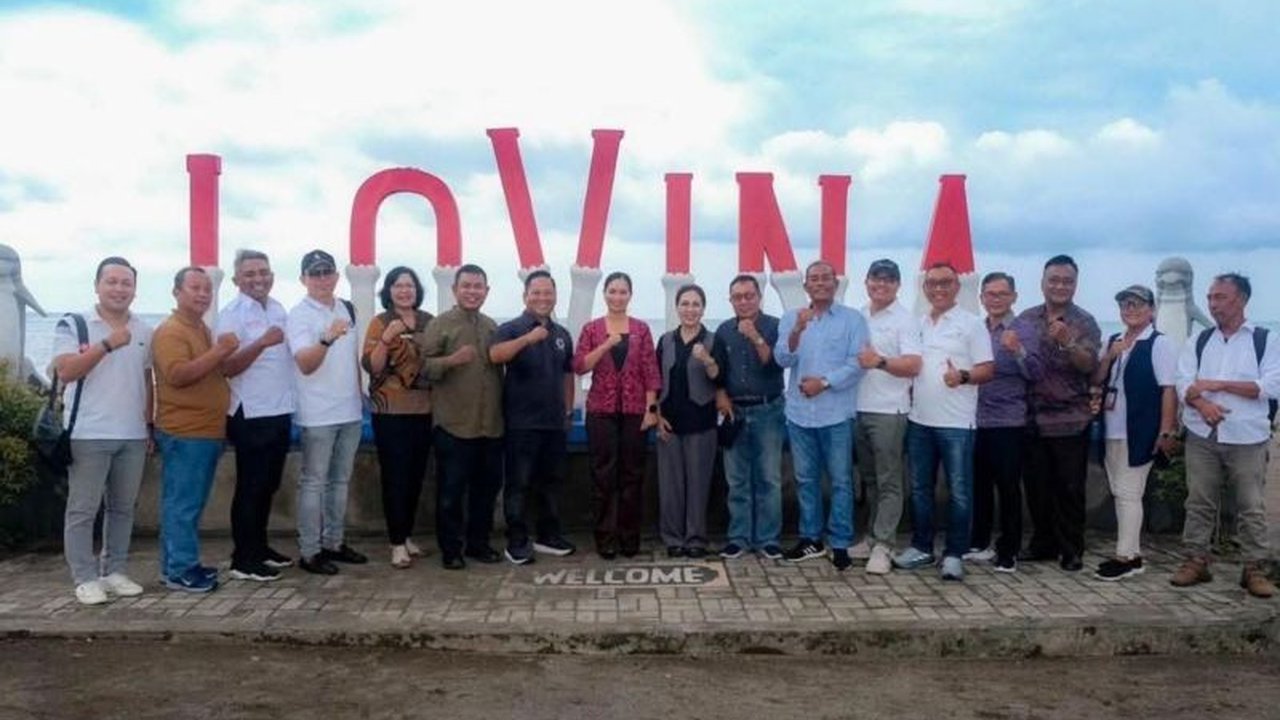 Dinas Pariwisata Buleleng, Bali, optimis mencapai 1,7 juta kunjungan wisatawan pada 2025, dengan fokus pengembangan destinasi baru dan peningkatan infrastruktur.